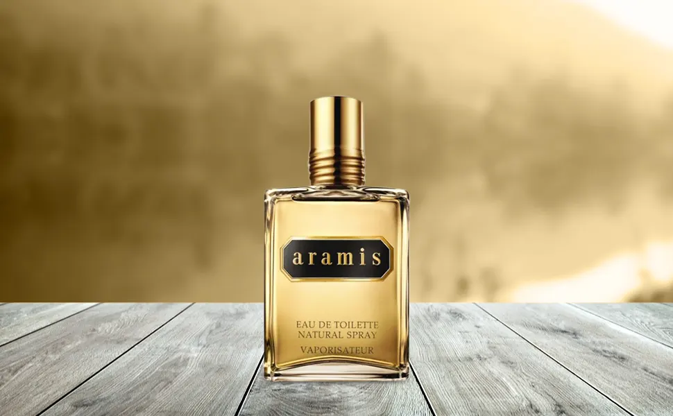 عطر مردانه ادو تویلت Aramis از Aramis بر روی میز چوبی